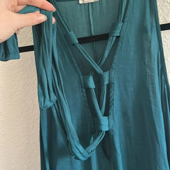 Emerald Green Silky Tie Blouse - Picture 4 of 11